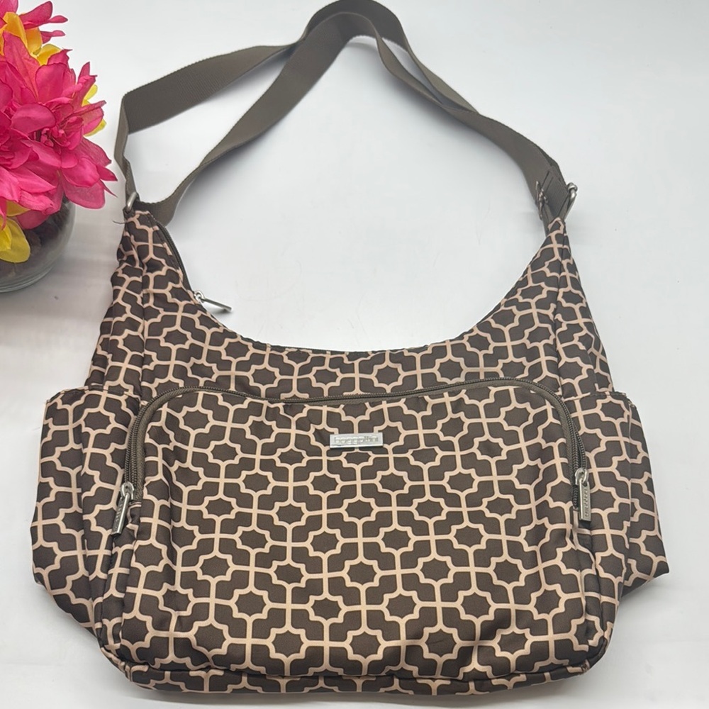 Baggallini Brown Tan Geometric Shape Women's Lightweight Crossbody Bag NYB7657